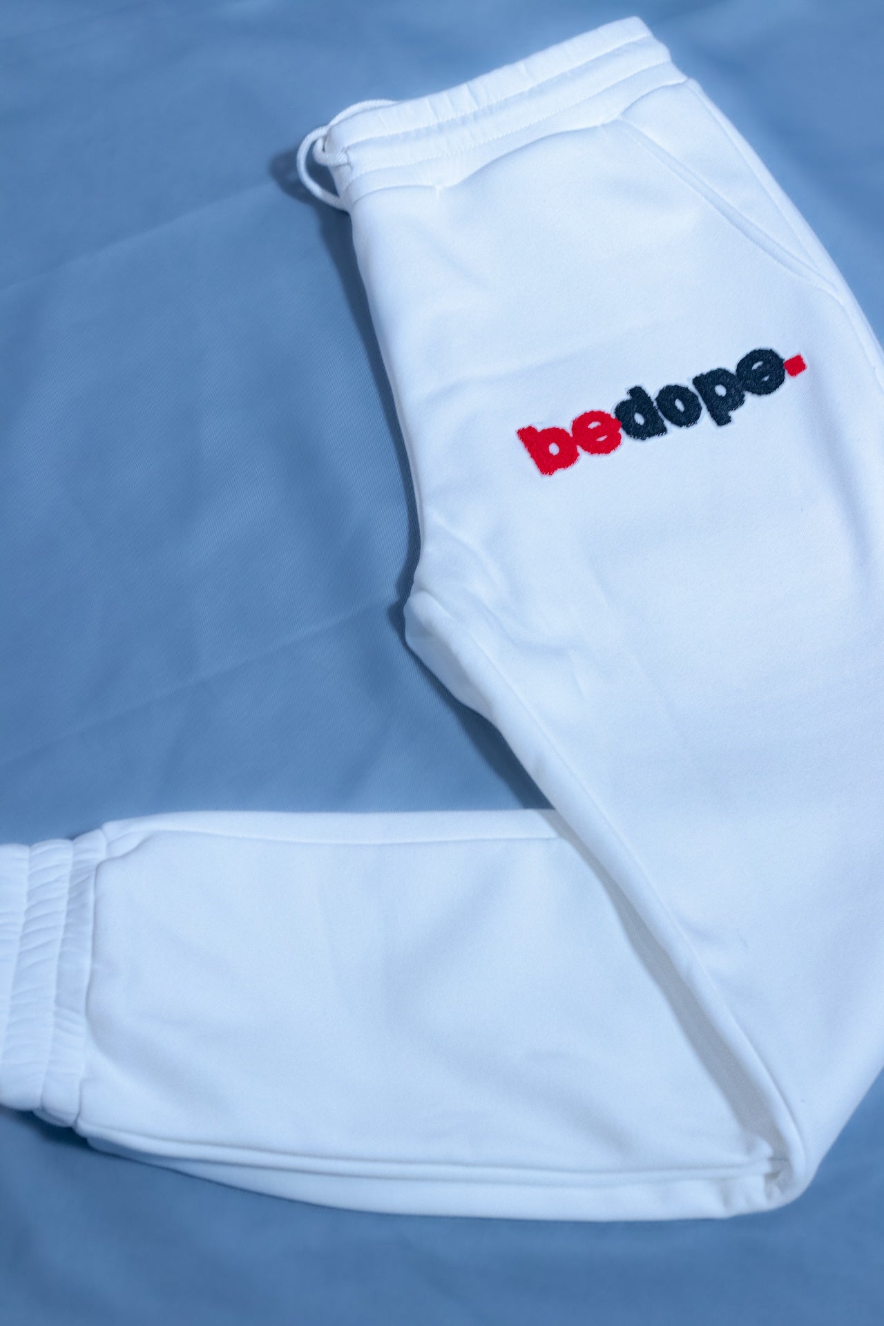 White bedope. Joggers